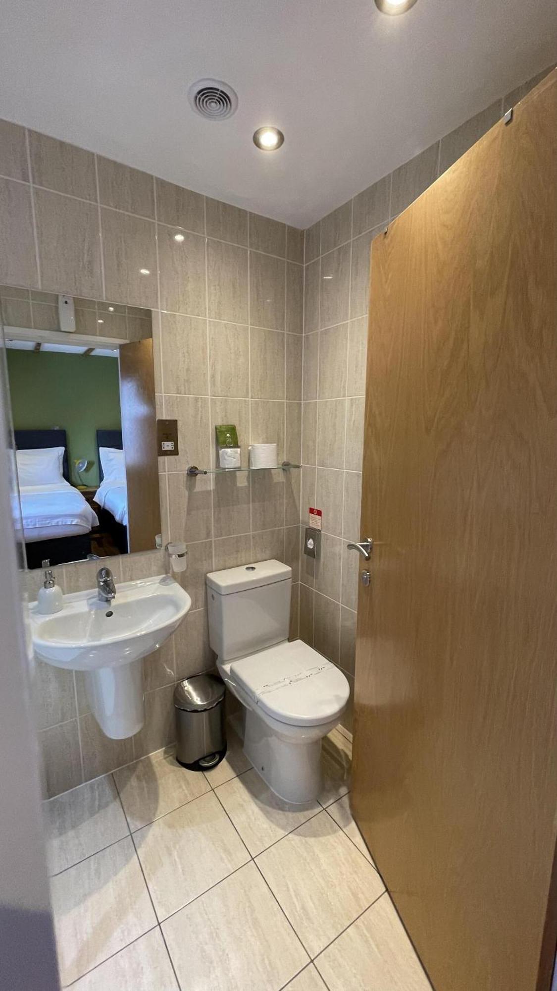 Bath House Hotel Чард Номер фото