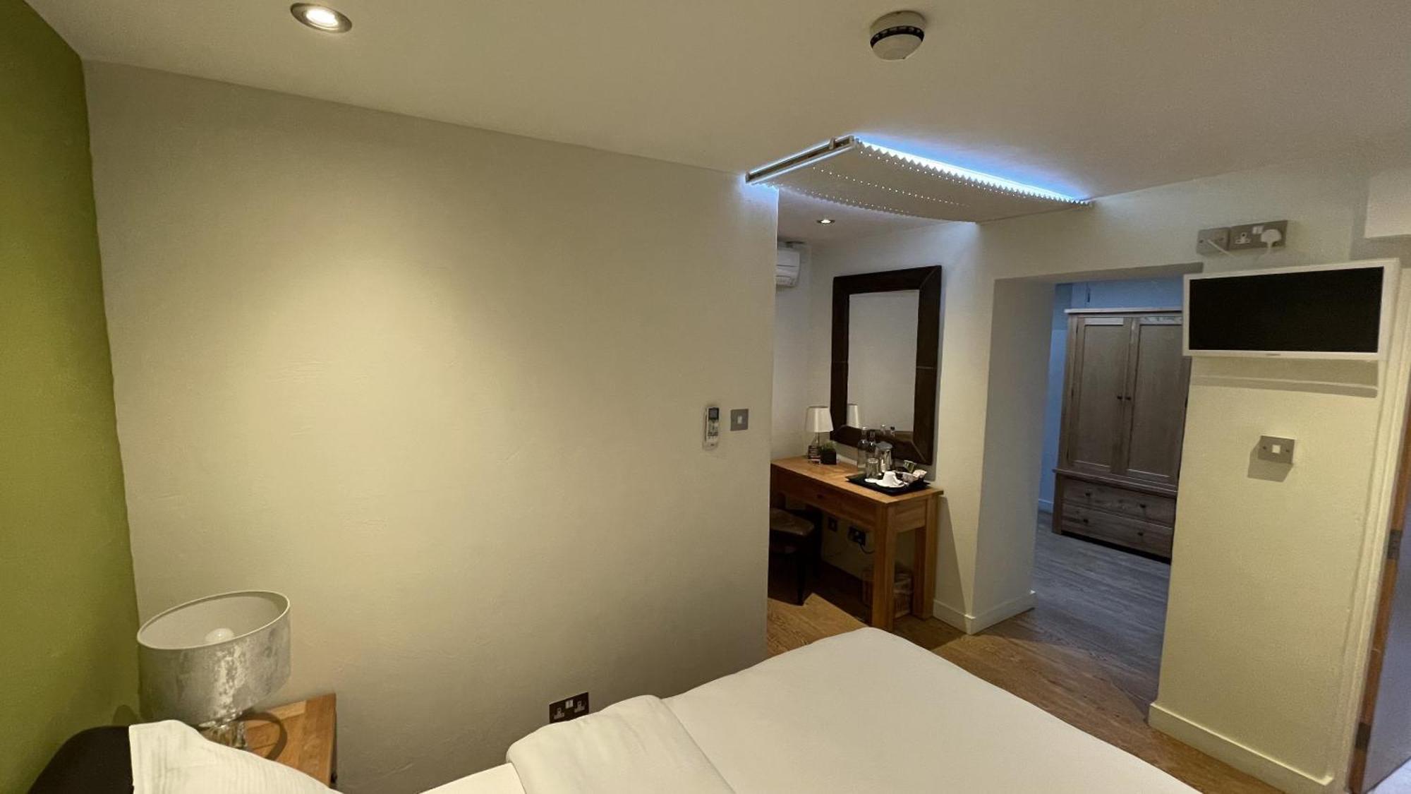 Bath House Hotel Чард Номер фото