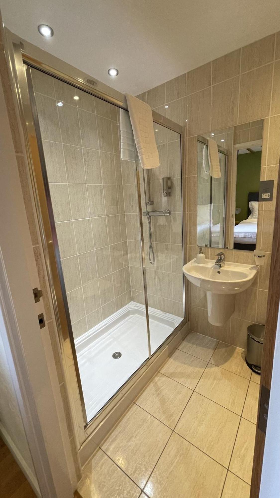 Bath House Hotel Чард Номер фото