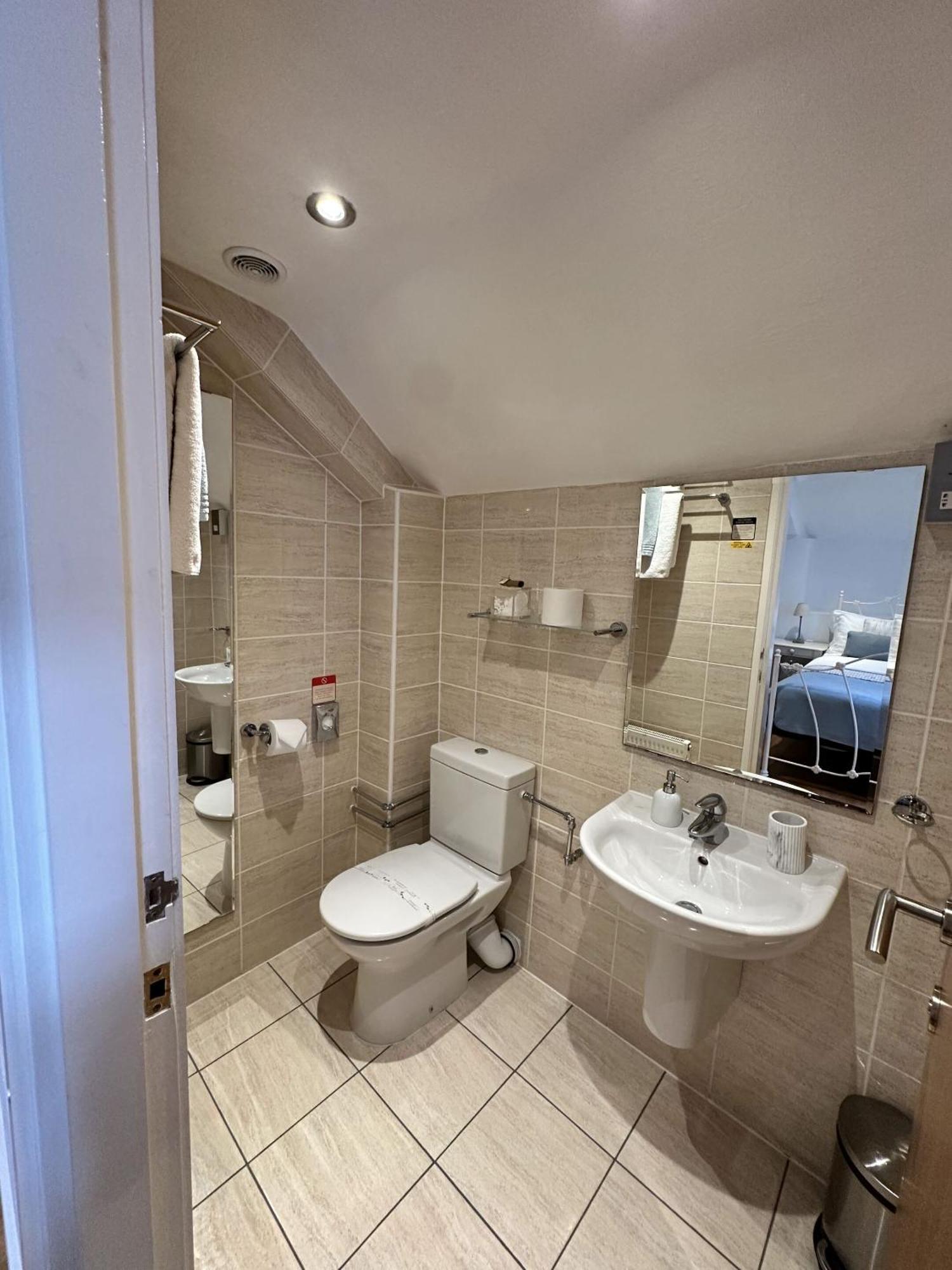 Bath House Hotel Чард Номер фото