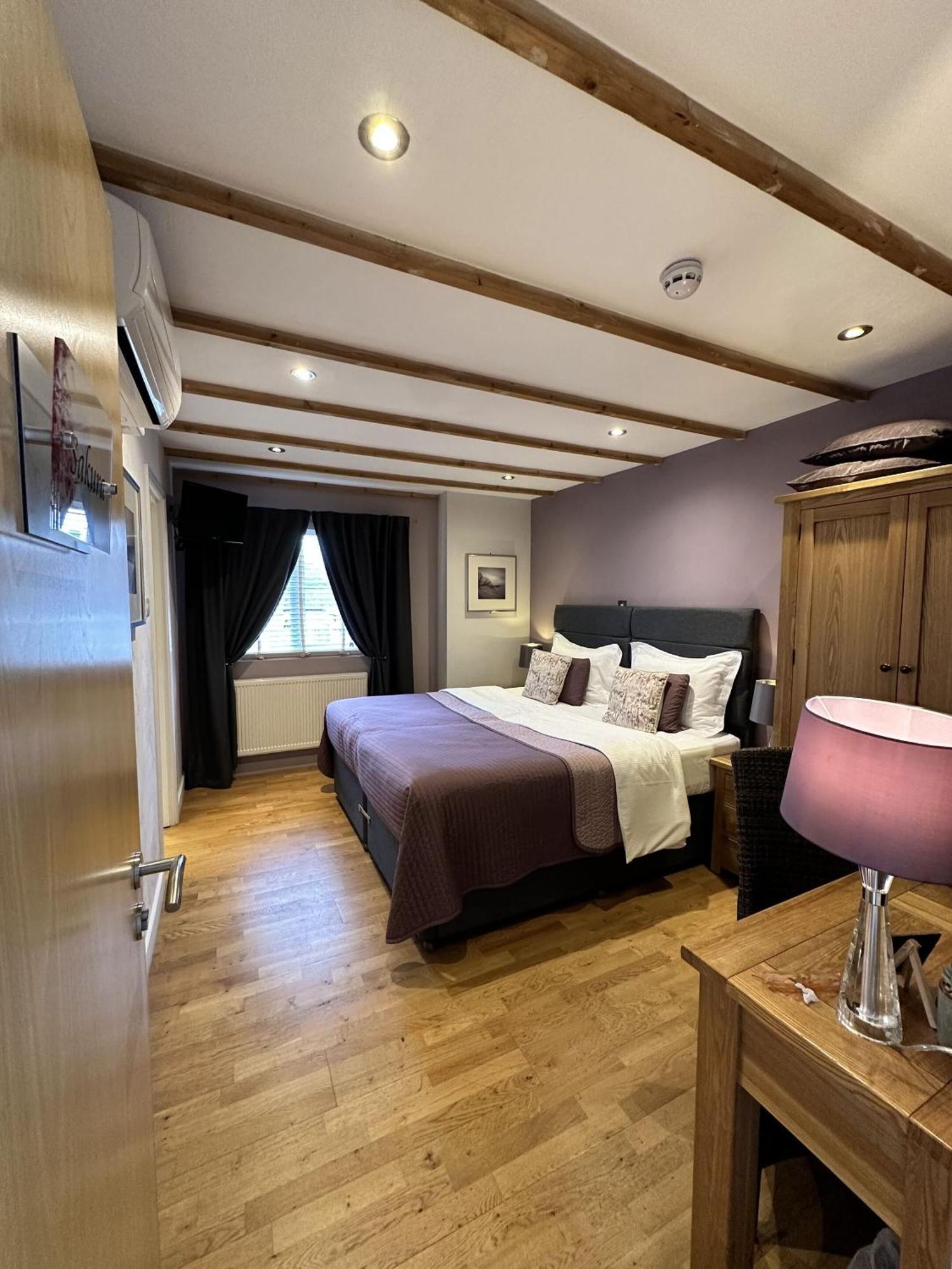 Bath House Hotel Чард Номер фото