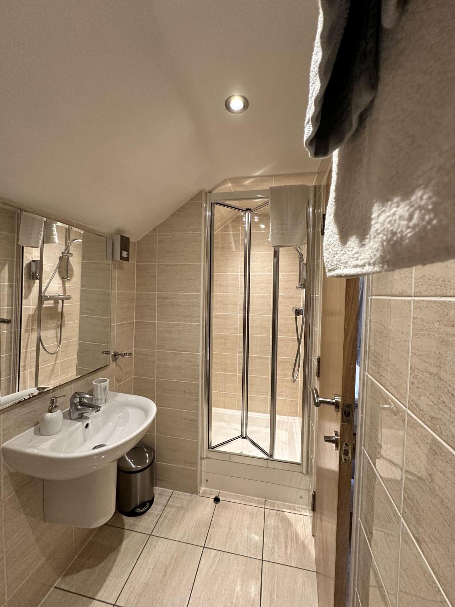Bath House Hotel Чард Номер фото