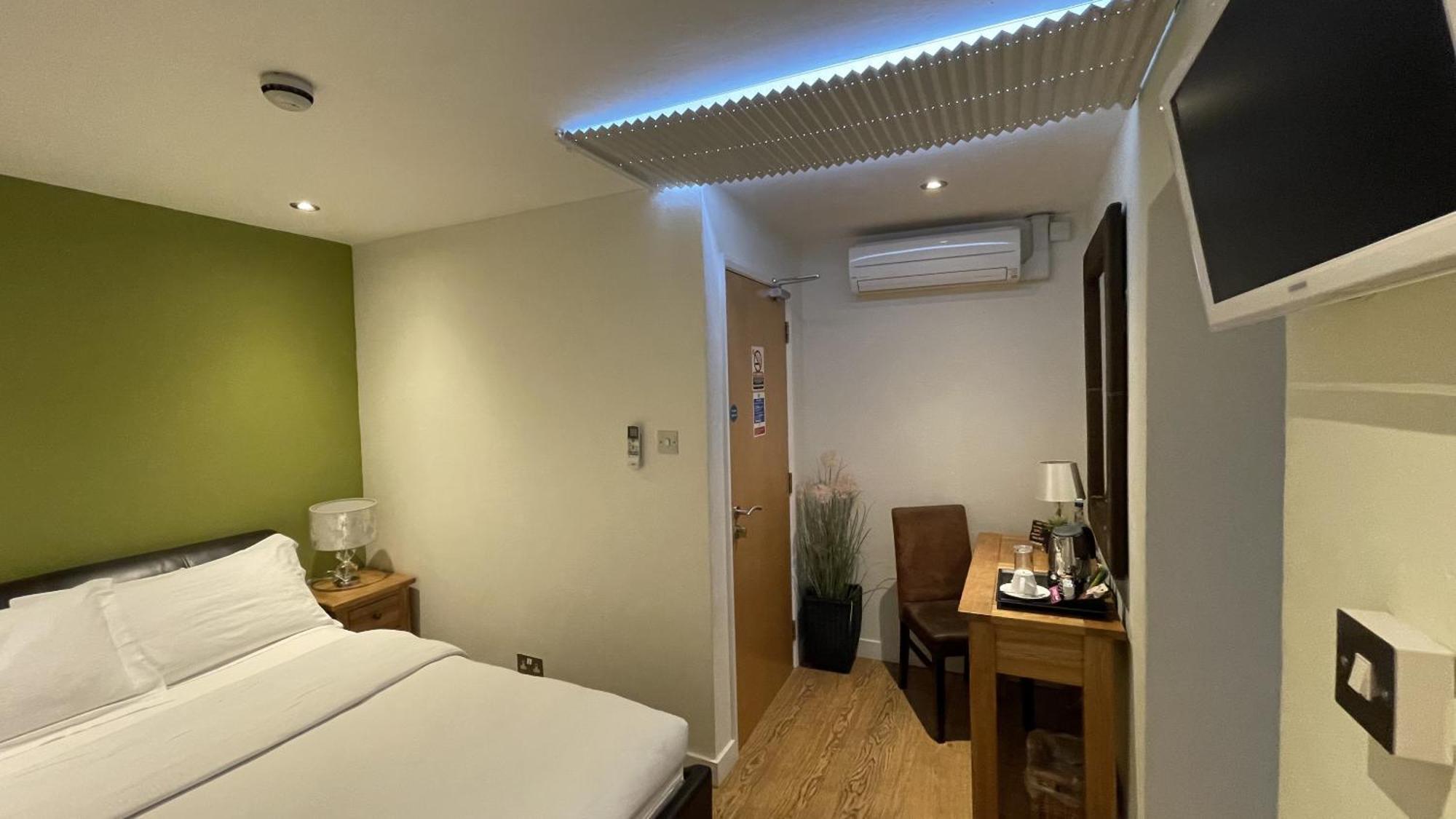 Bath House Hotel Чард Номер фото