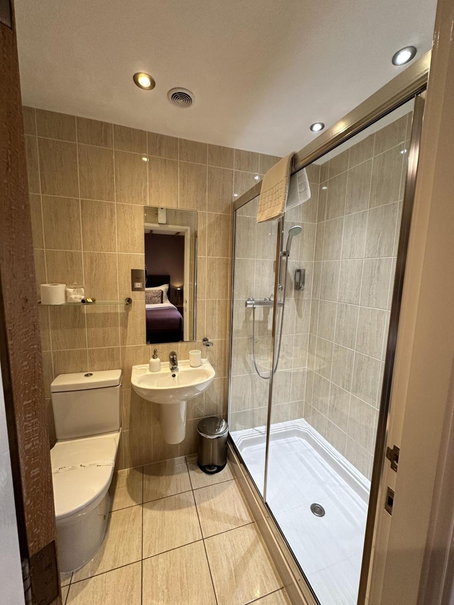 Bath House Hotel Чард Номер фото