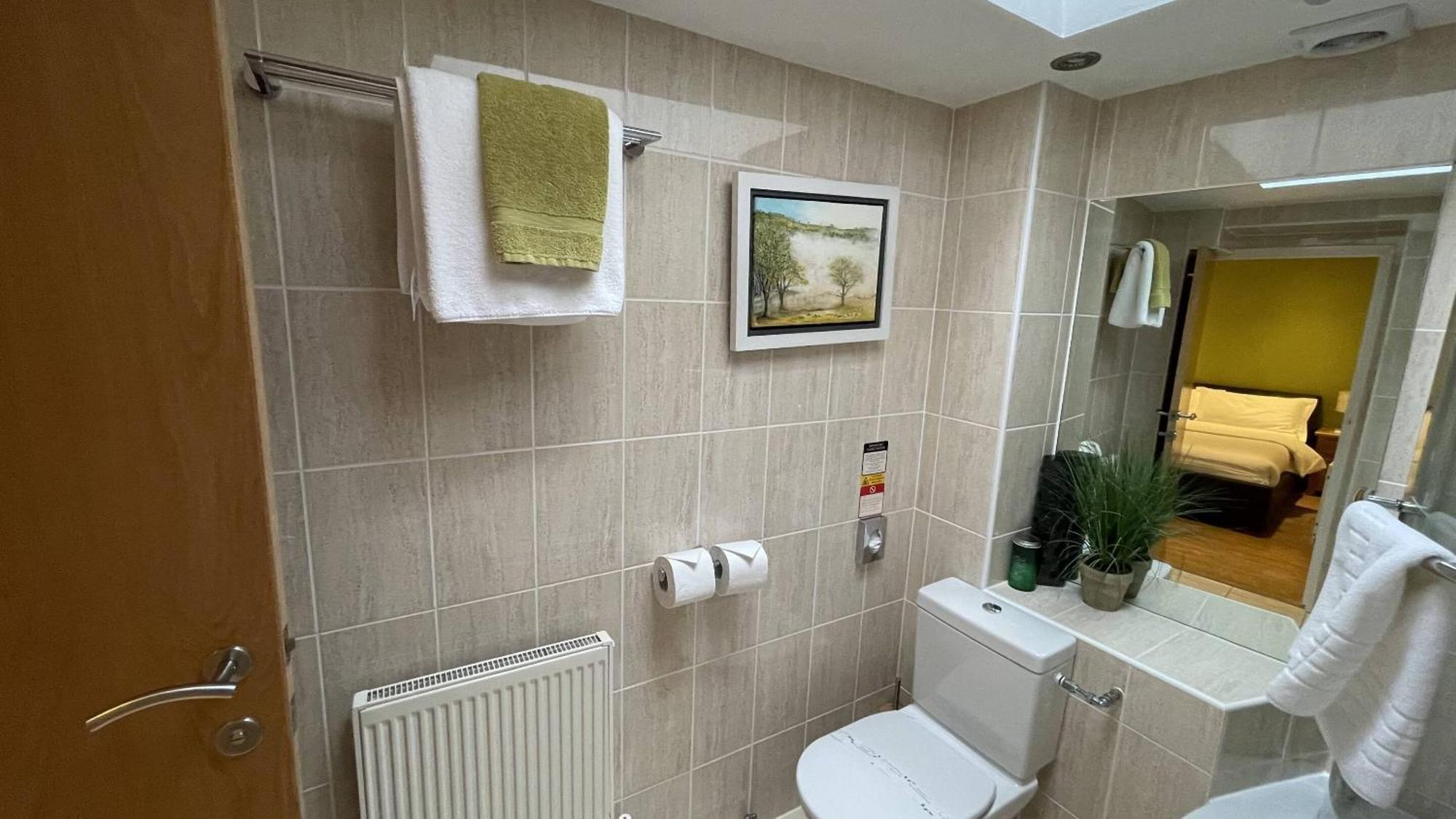 Bath House Hotel Чард Номер фото